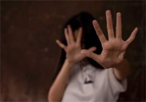 Mãe é presa pela PM por tentar ‘vender’ filhas de 12 e 14 anos por R$ 250 para sexo em Cuiabá