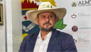 Cattani quer barrar entrada de cigarros nas cadeias e critica multa a diretores