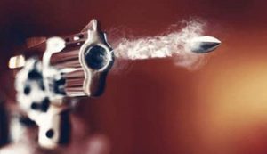 Homem é baleado na frente de casa e escapa de tentativa de execução em MT