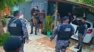 Rottweiler arrasta criança pelo pescoço e é abatido pela Força Tática