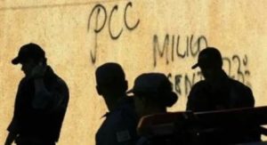 Jovem é executado com 6 tiros na cabeça enquanto andava na rua