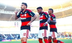 Com gol de Paquetá, Flamengo elimina o Botafogo no Nilton Santos