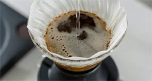 2 ou 3 copos de café por dia podem diminuir risco de demência, diz estudo