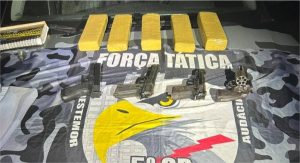 Força Tática apreende armas de fogo e tabletes de maconha com faccionados em Barra do Garças