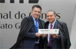 TCE-MT homenageia Valter Albano e destaca continuidade de sua atuação em projetos estratégicos