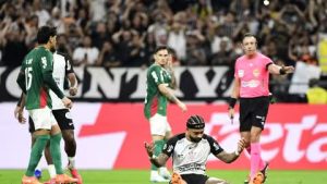 Palmeiras vence o Corinthians em jogo com confusão, pênalti perdido e malandragem de Andreas