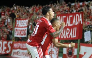 Inter goleia o Ypiranga por 3 a 0 e fica próximo da vaga na final do Gauchão