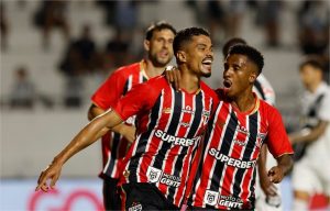 São Paulo vence a Ponte Preta e avança às quartas de final do Paulistão