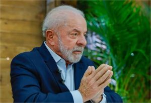 Lula sanciona reajuste para servidores da Câmara, Senado e TCU, e veta valores acima do teto constitucional