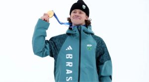 Lucas Pinheiro conquista 1° ouro para o Brasil em Olimpíada de Inverno