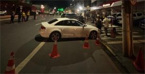 Operação Lei Seca termina com três presos e 14 veículos removidos em avenida de Cuiabá