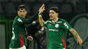 Palmeiras passeia, faz 5 a 1 no Vitória e ganha a primeira no Brasileirão