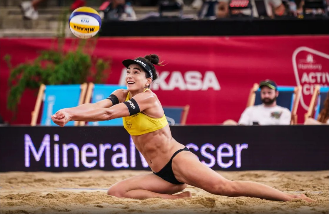 Carol Solberg é suspensa por comemorar a prisão de Bolsonaro em etapa do Circuito Mundial