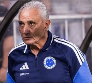 Após nova derrota, torcida do Cruzeiro xinga Tite e pede demissão de treinador
