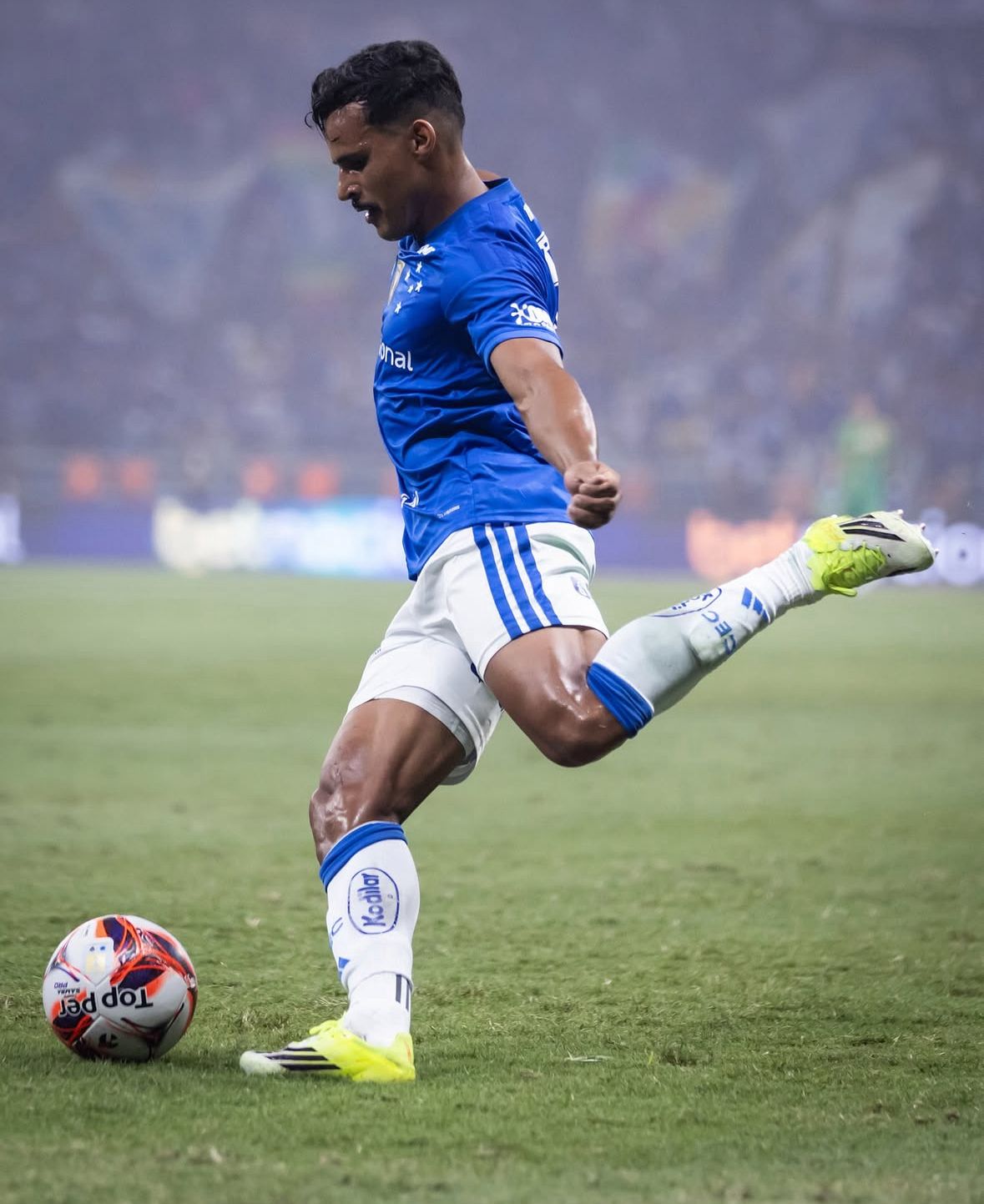 Com briga no fim, Cruzeiro vence Atlético-MG e volta a conquistar o Campeonato Mineiro