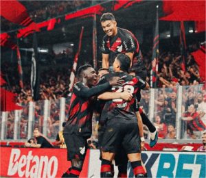 Athletico-PR goleia o Botafogo, assume vice-liderança e afunda rival no Z-4