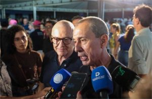 Governo de MT entrega chaves para casa própria e anuncia novos investimentos: “parceiro do município”, afirma prefeito