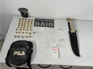 Companhia Raio prende dois homens por tráfico de drogas, apreende entorpecentes e munições