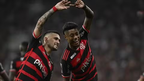 Com brilho de Rossi, Flamengo vence o Fluminense nos pênaltis e é campeão do Carioca