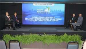 TCE-MT debate emendas parlamentares e controle público externo em evento com municípios