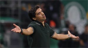 Abel Ferreira é denunciado no STJD por expulsão em clássico