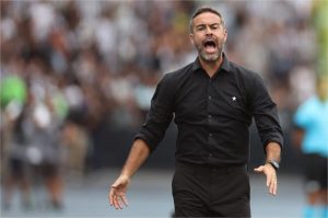 Artur Jorge chega ao Cruzeiro acompanhado de sua comissão técnica; conheça o quarteto