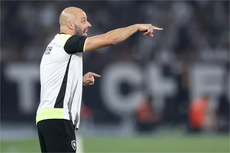 Botafogo limita busca a três técnicos e quer acerto nesta semana, mas perfil gera dúvida
