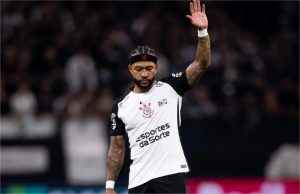 Memphis Depay deve desfalcar o Corinthians por quatro semanas