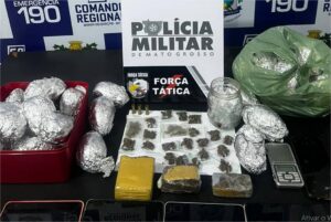 Força Tática prende dupla e apreende drogas e ovos de Páscoa que seriam distribuídos por facção criminosa